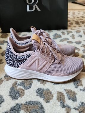 New Balance Women's Dusty Pink Mesh Athletic Sneakers with Leopard Heel Sz 6